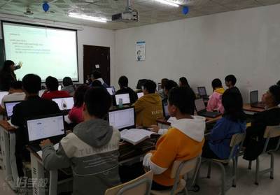 長沙IT高起點軟件開發(fā)全日制就業(yè)班 以教學(xué)軟件開發(fā)為導(dǎo)向的沉浸式人才培養(yǎng)